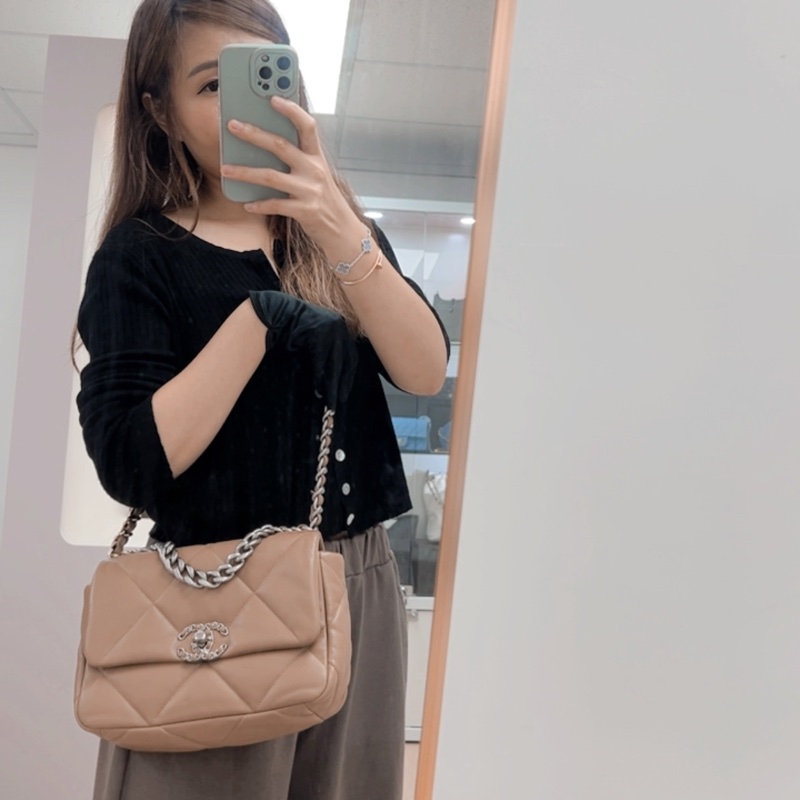 Chanel 19 小號奶茶棕-14