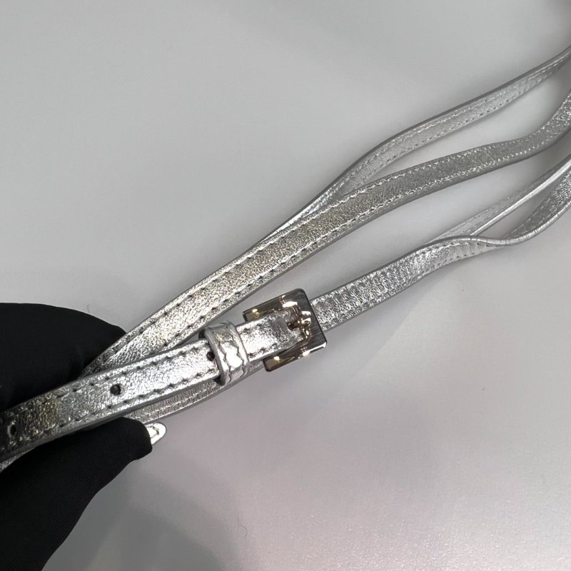 MIUMIU 銀色褶皺化妝盒MINI-7