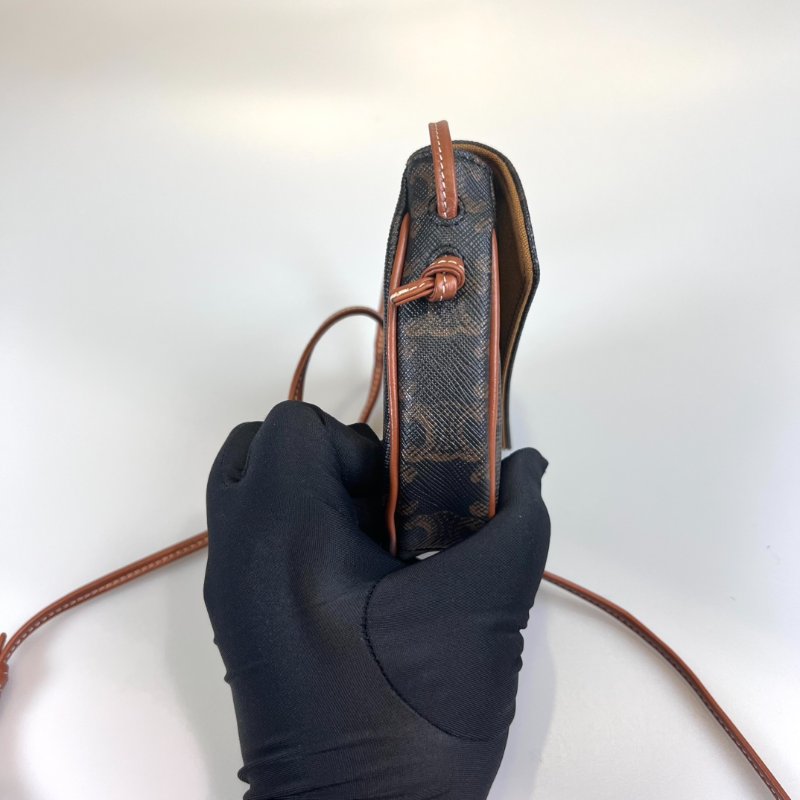 CELINE   老花三角小廢包-2