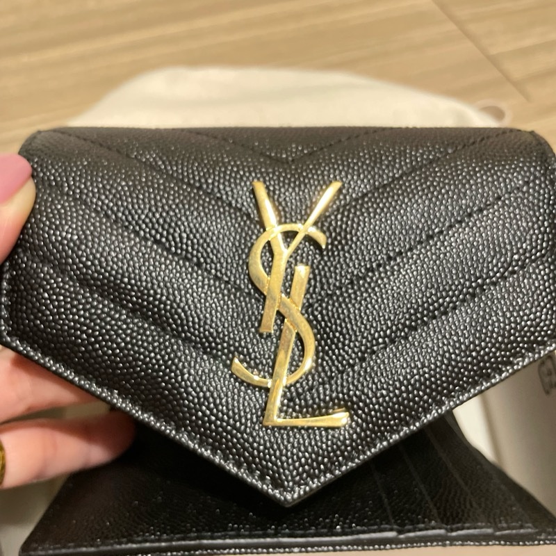 YSL魚子醬牛皮金色LOGO三摺短夾-2