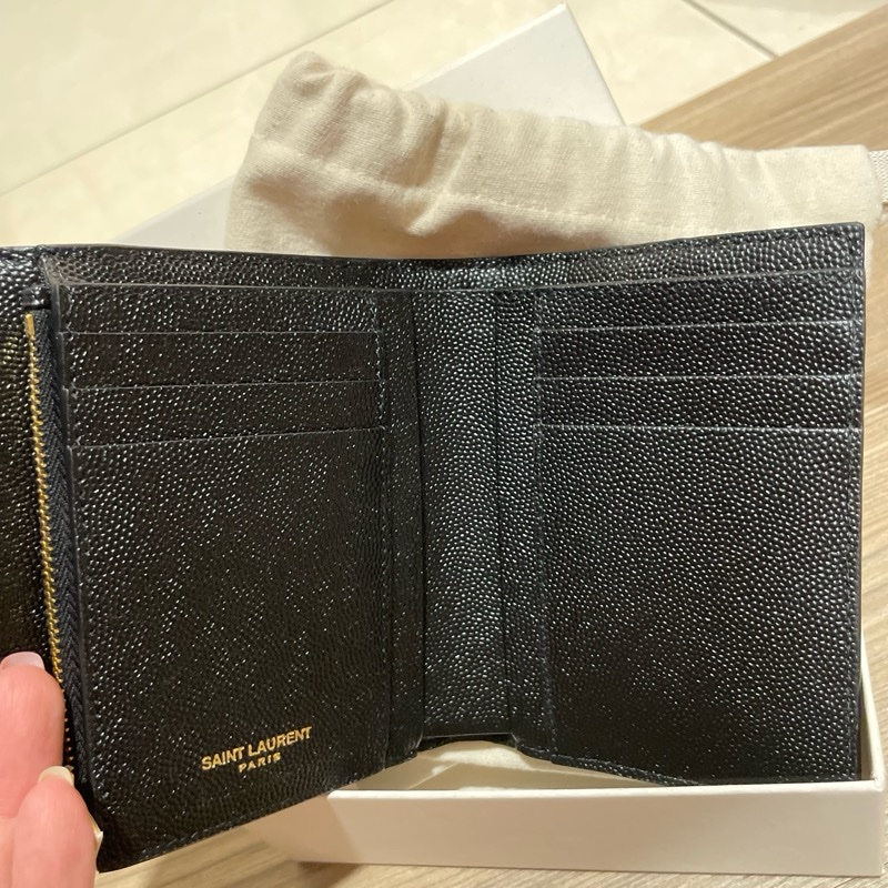 YSL魚子醬牛皮金色LOGO三摺短夾-3