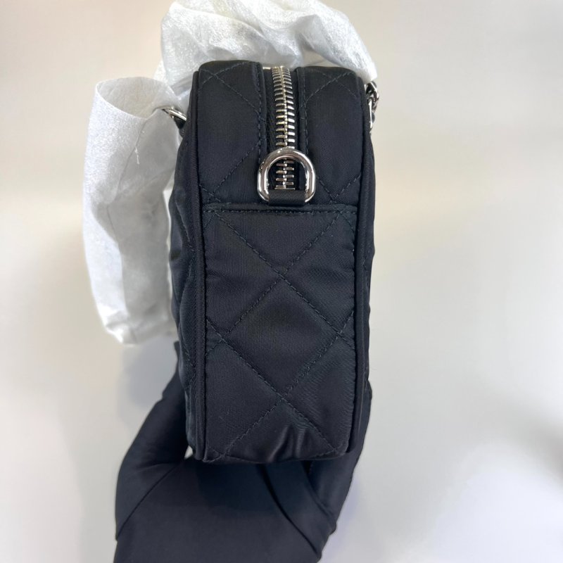 全新品 PRADA 1BH910 黑菱格紋尼龍側肩包-3