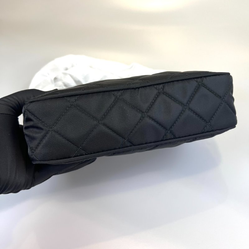 全新品 PRADA 1BH910 黑菱格紋尼龍側肩包-4