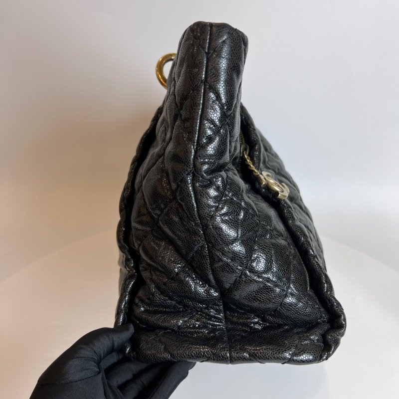 CHANEL 17開黑荔枝菱格紋金鍊托特包-2