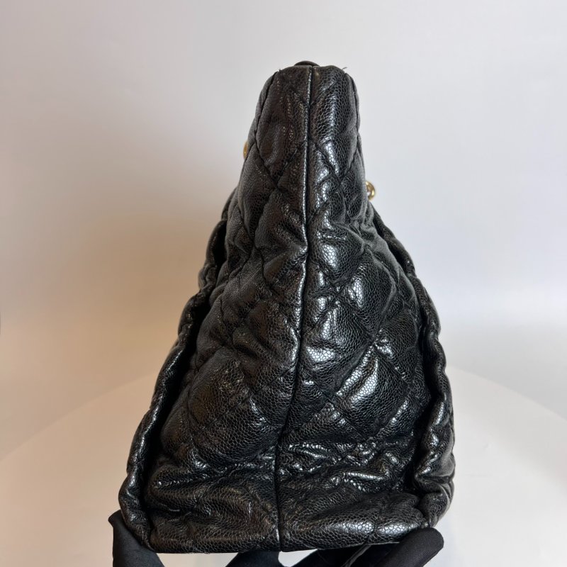 CHANEL 17開黑荔枝菱格紋金鍊托特包-3