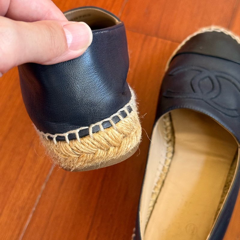 Chanel 二手深藍&黑小羊皮 鉛筆鞋 尺寸：38-16