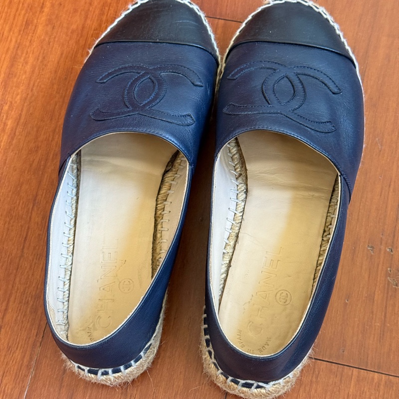 Chanel 二手深藍&黑小羊皮 鉛筆鞋 尺寸：38-22