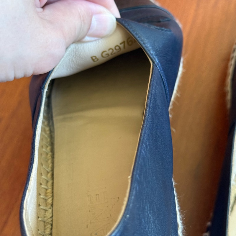 Chanel 二手深藍&黑小羊皮 鉛筆鞋 尺寸：38-26