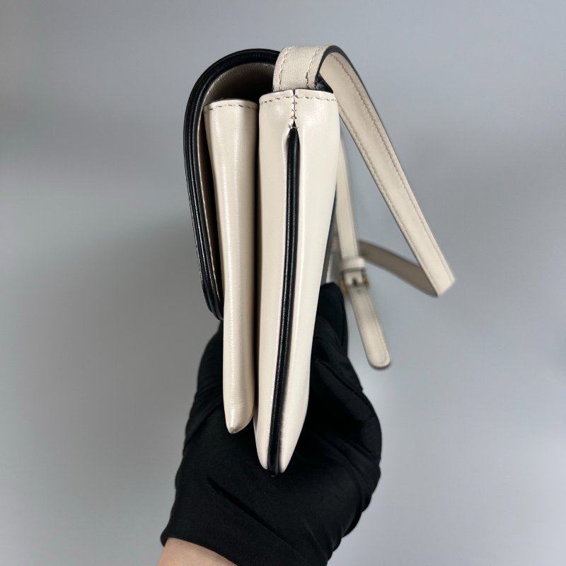 GUCCI 550129 黑白金扣肩背包-3