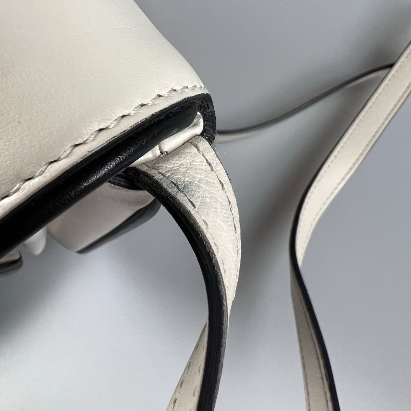 GUCCI 550129 黑白金扣肩背包-10