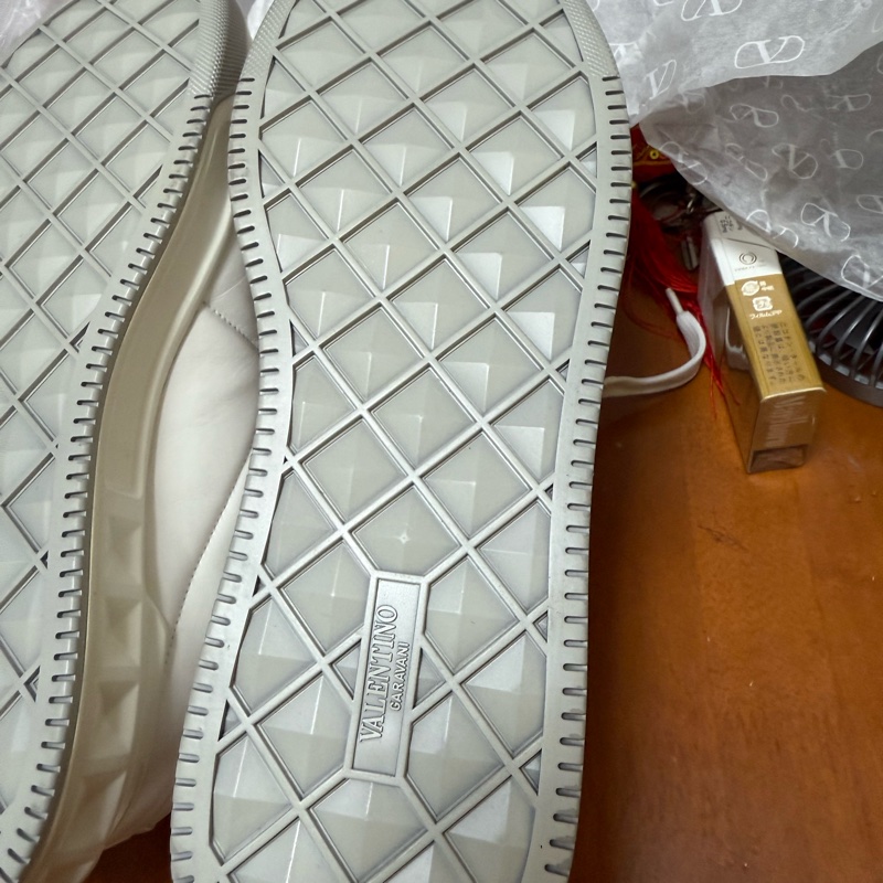 Valentino one stud-9