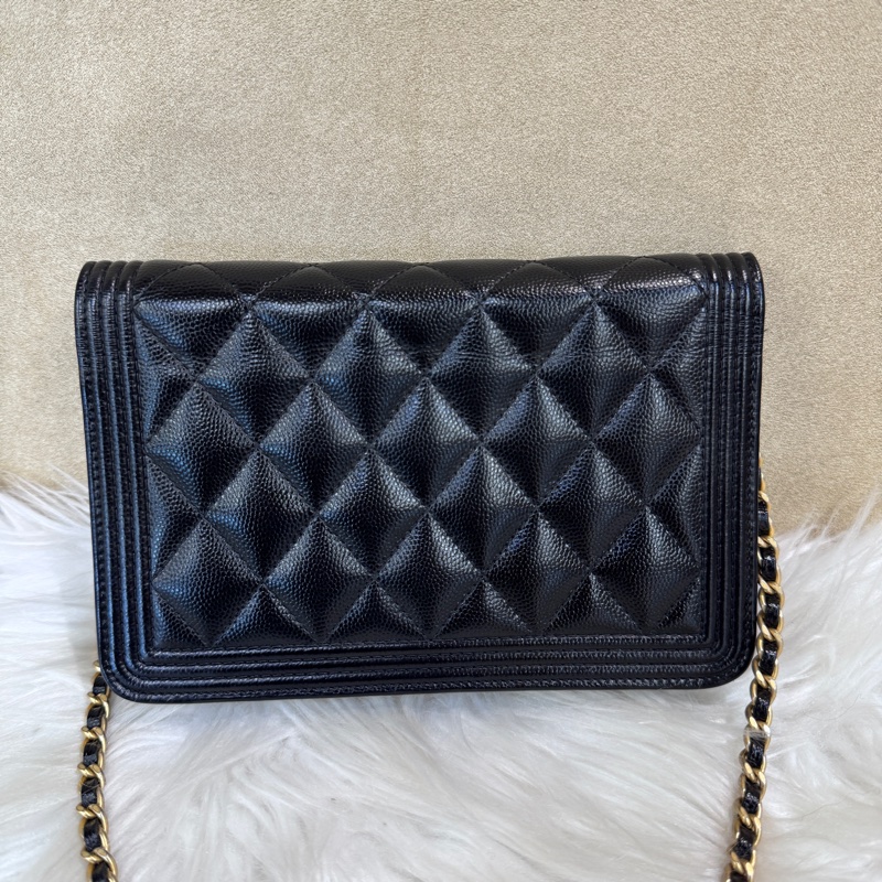 Chanel Boy WOC 黑金荔枝皮斜背包-1