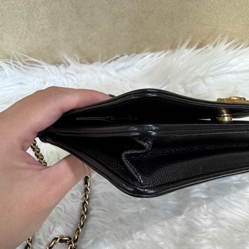 Chanel Boy WOC 黑金荔枝皮斜背包-5