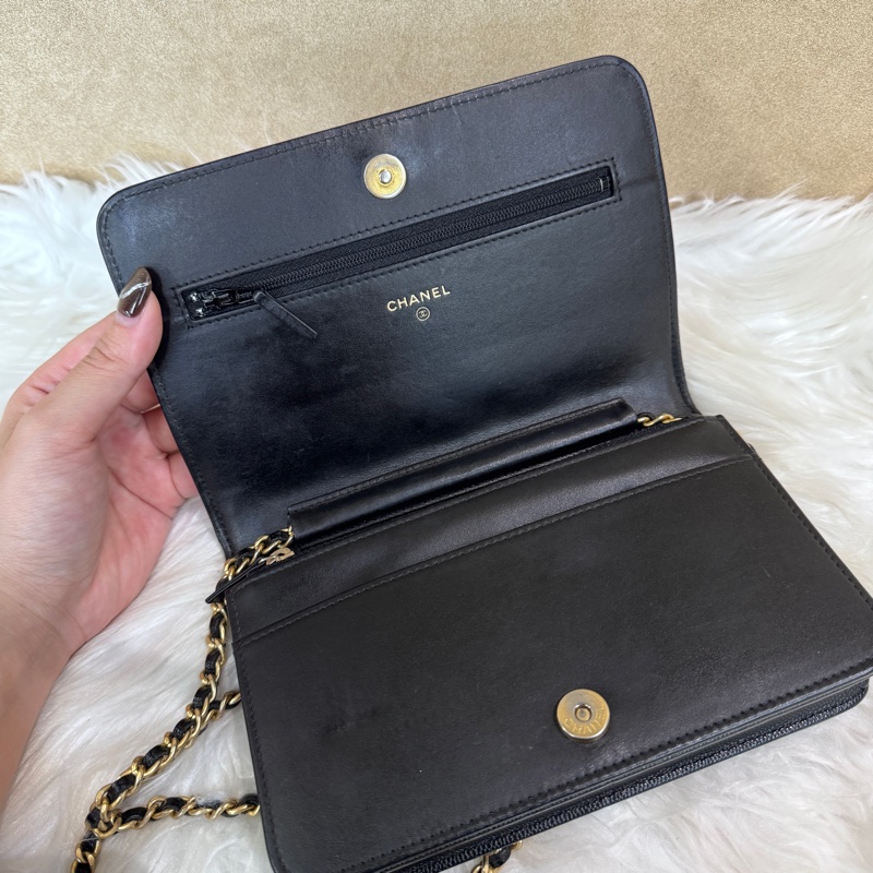 Chanel Boy WOC 黑金荔枝皮斜背包-8