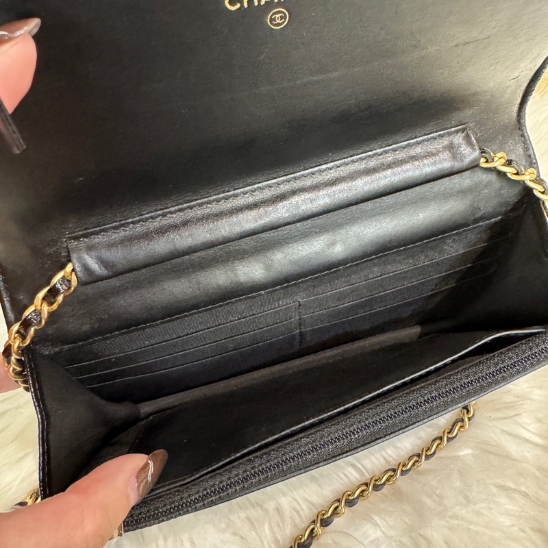 Chanel Boy WOC 黑金荔枝皮斜背包-9