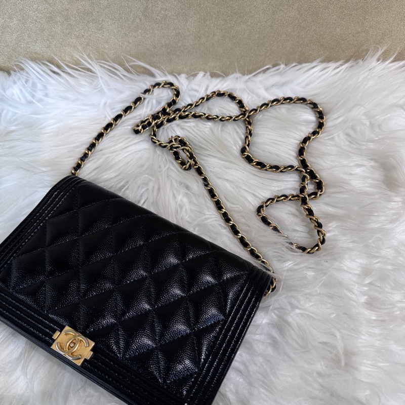 Chanel Boy WOC 黑金荔枝皮斜背包-11