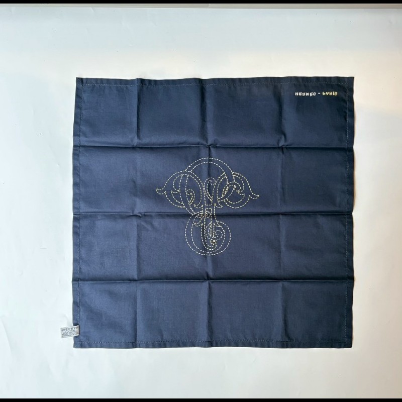 Hermes 深藍刺繡手帕-1