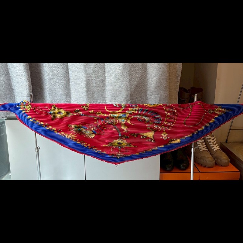 Hermes 紅底藍邊皺皺絲巾-3