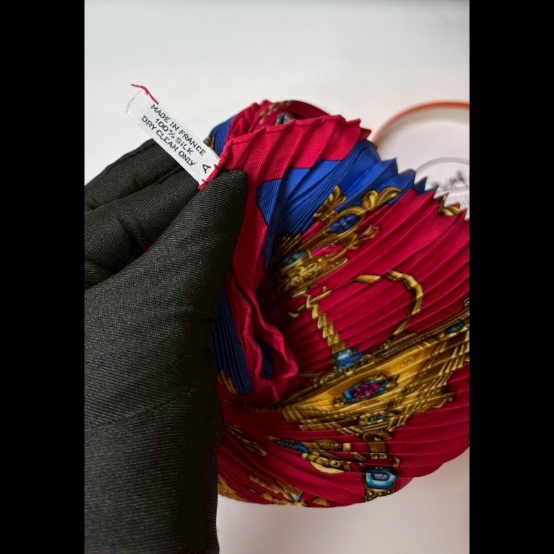 Hermes 紅底藍邊皺皺絲巾-7