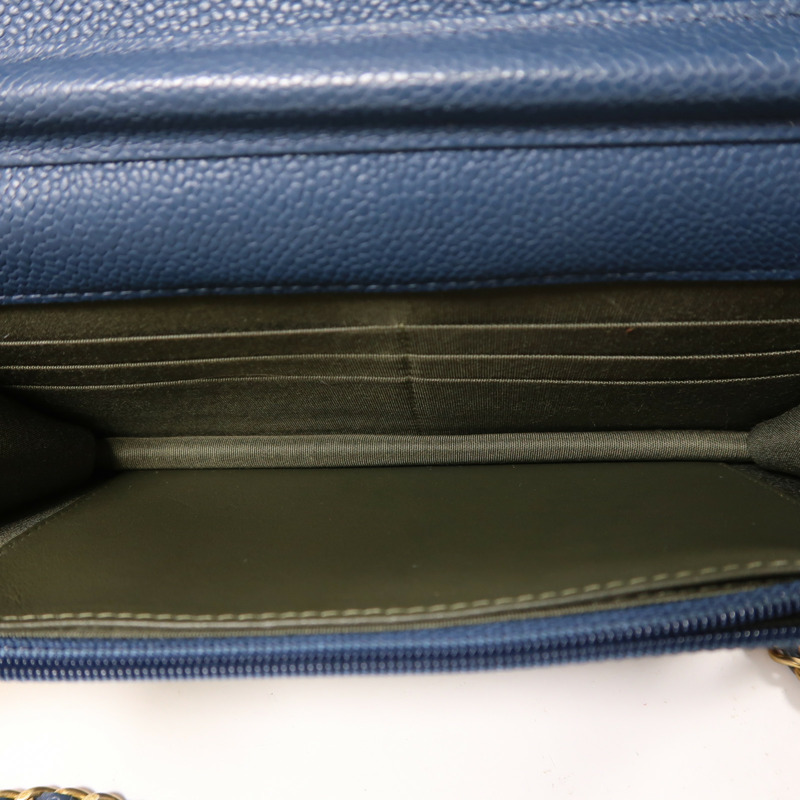 CHANEL 牛皮皮革Boy Wallet On Chain金扣鏈帶肩背袋-4