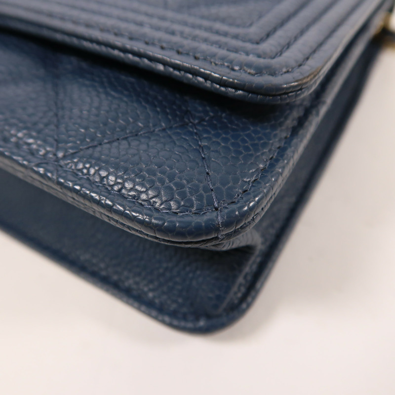 CHANEL 牛皮皮革Boy Wallet On Chain金扣鏈帶肩背袋-9