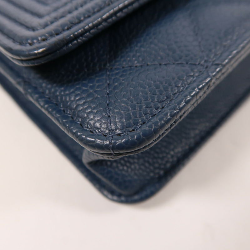 CHANEL 牛皮皮革Boy Wallet On Chain金扣鏈帶肩背袋-10