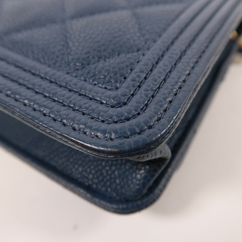 CHANEL 牛皮皮革Boy Wallet On Chain金扣鏈帶肩背袋-11