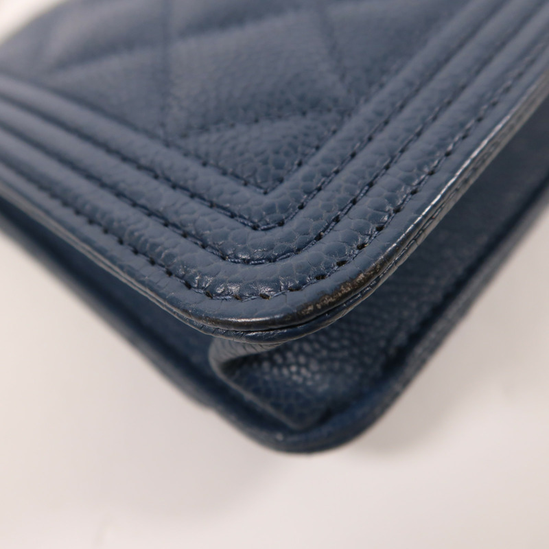 CHANEL 牛皮皮革Boy Wallet On Chain金扣鏈帶肩背袋-12