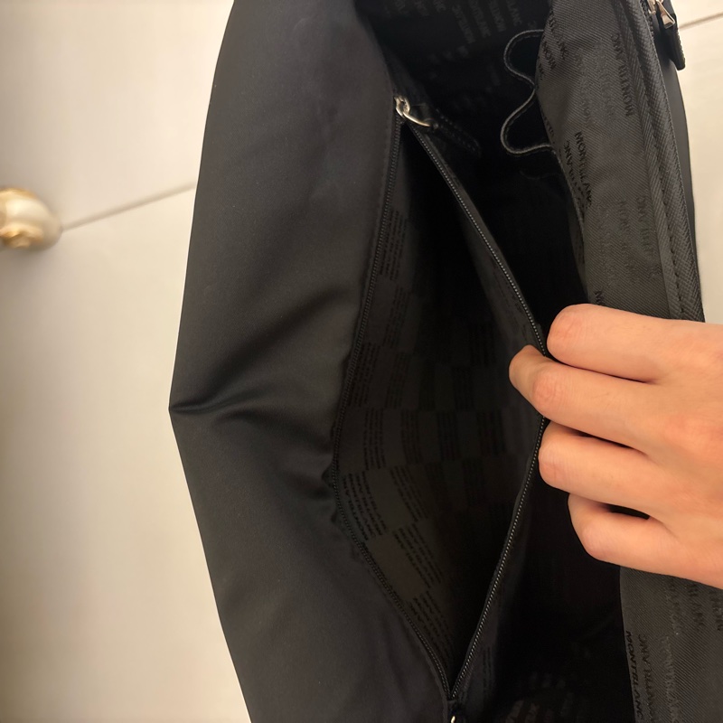 萬寶龍黑色斜背包-14