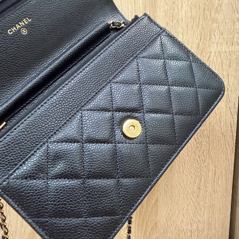 Chanel 黑荔枝牛皮金釦經典WOC-11