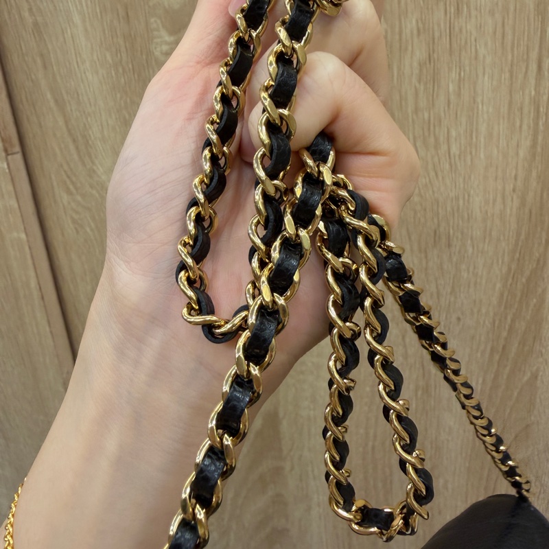 Chanel 黑荔枝牛皮金釦經典WOC-15