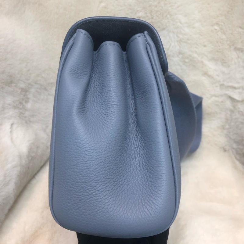 CELINE 灰藍色全皮斜孭袋 XB929-2