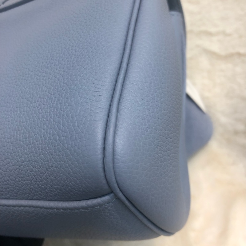 CELINE 灰藍色全皮斜孭袋 XB929-11