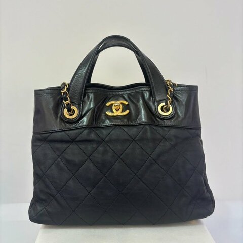 CHANEL黑小牛皮金釦 Matelasse 手提水桶包