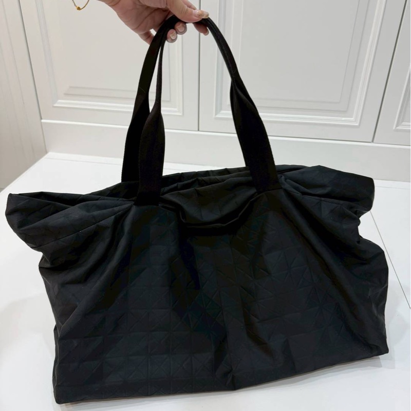 ISSEY MIYAKE 三宅一生 BAOBAO 黑色 托特包 購物袋 登機袋 購物包 肩背包 手提包-0