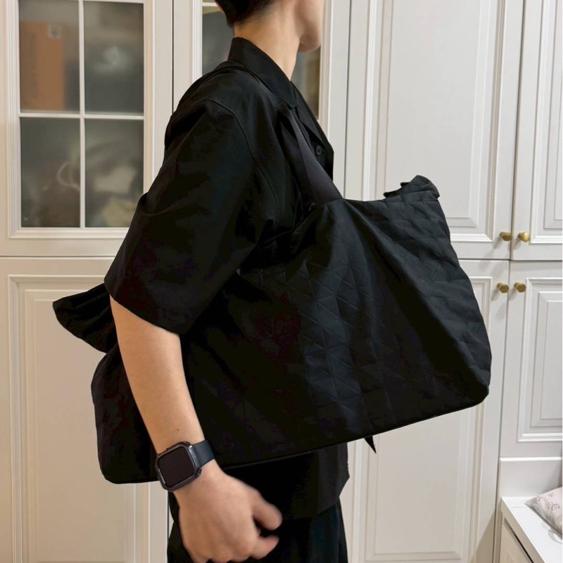 ISSEY MIYAKE 三宅一生 BAOBAO 黑色 托特包 購物袋 登機袋 購物包 肩背包 手提包-1