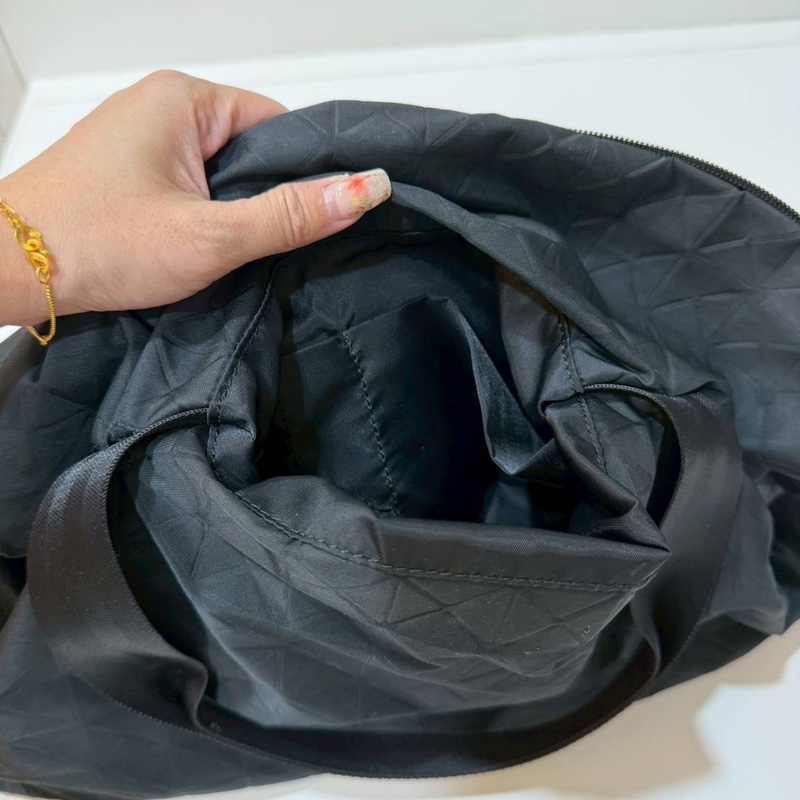 ISSEY MIYAKE 三宅一生 BAOBAO 黑色 托特包 購物袋 登機袋 購物包 肩背包 手提包-5