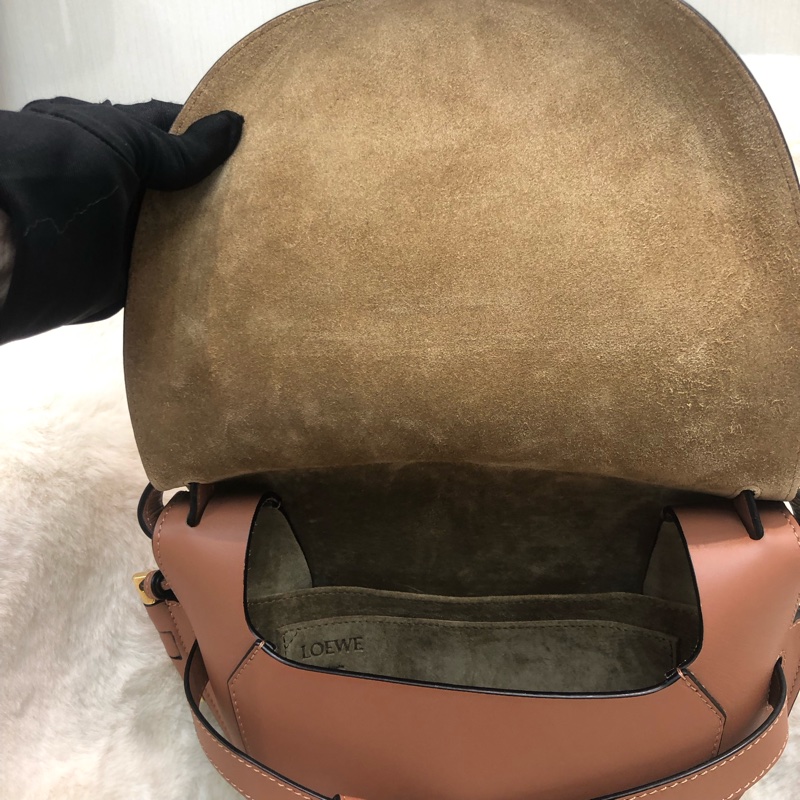 Loewe Gate 啡色拼米色提花布帶斜孭袋 XB930-13