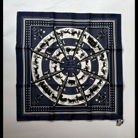 Hermes 深藍色馬車 轉動中的巴黎 絲巾