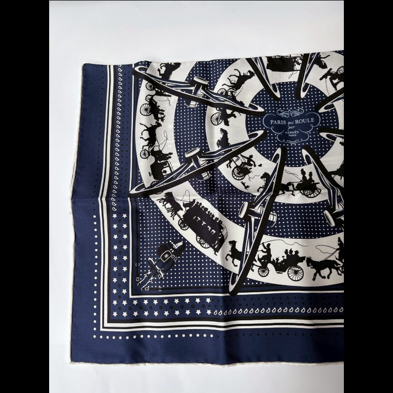 Hermes 深藍色馬車 轉動中的巴黎 絲巾-1