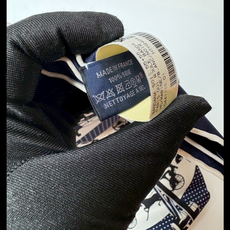 Hermes 深藍色馬車 轉動中的巴黎 絲巾-4