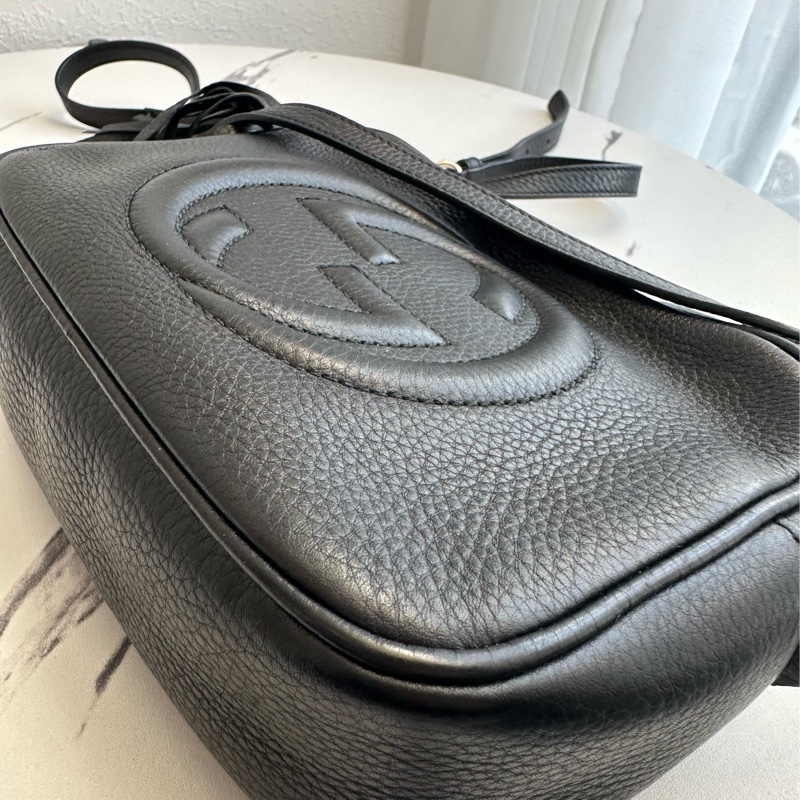 gucci 黑壓紋相機包-17