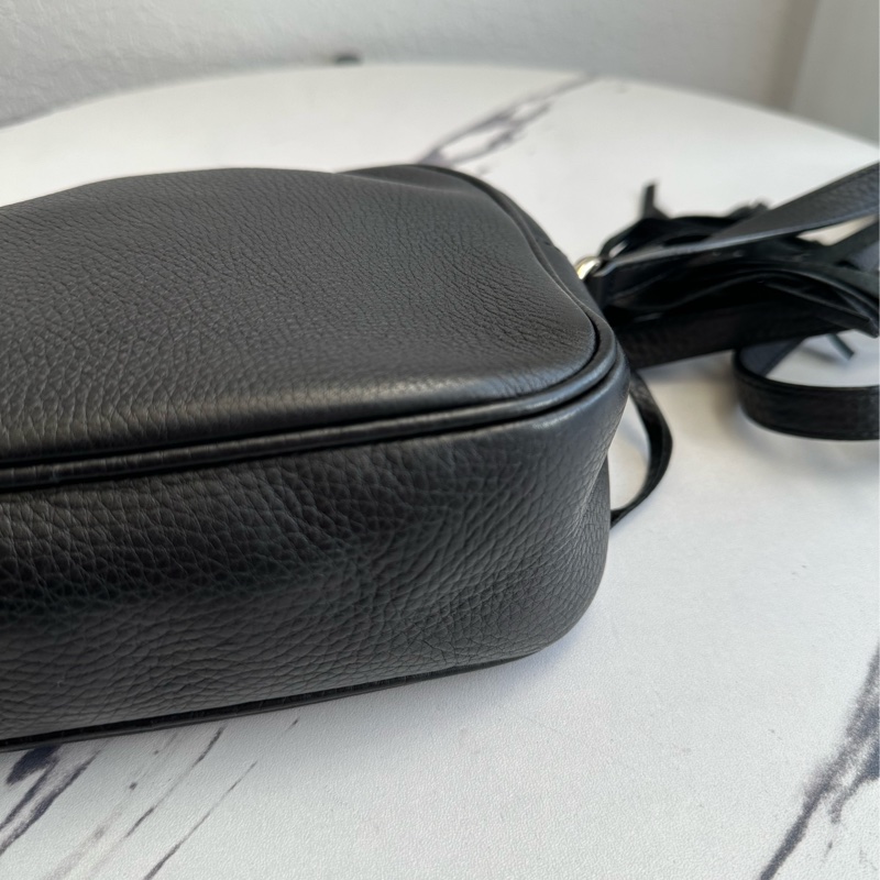 gucci 黑壓紋相機包-18