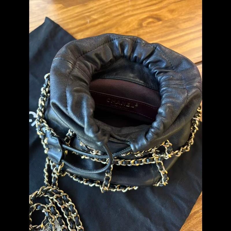 95新Chanel 黑金皮穿鍊水桶-5
