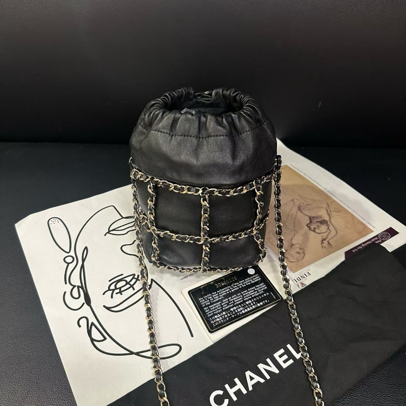 95新Chanel 黑金皮穿鍊水桶-8