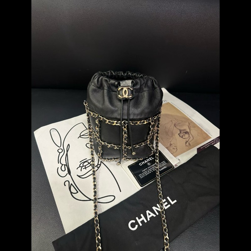 95新Chanel 黑金皮穿鍊水桶-13
