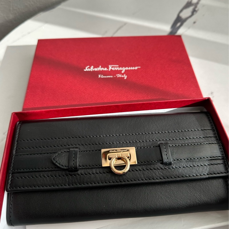 ferrgamo 長夾 很有質感-0