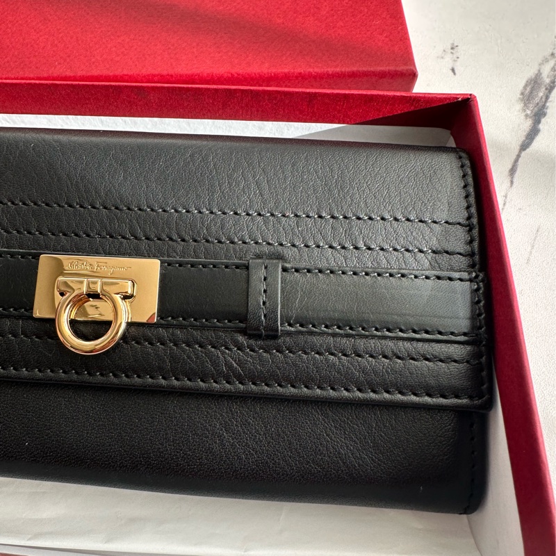 ferrgamo 長夾 很有質感-1