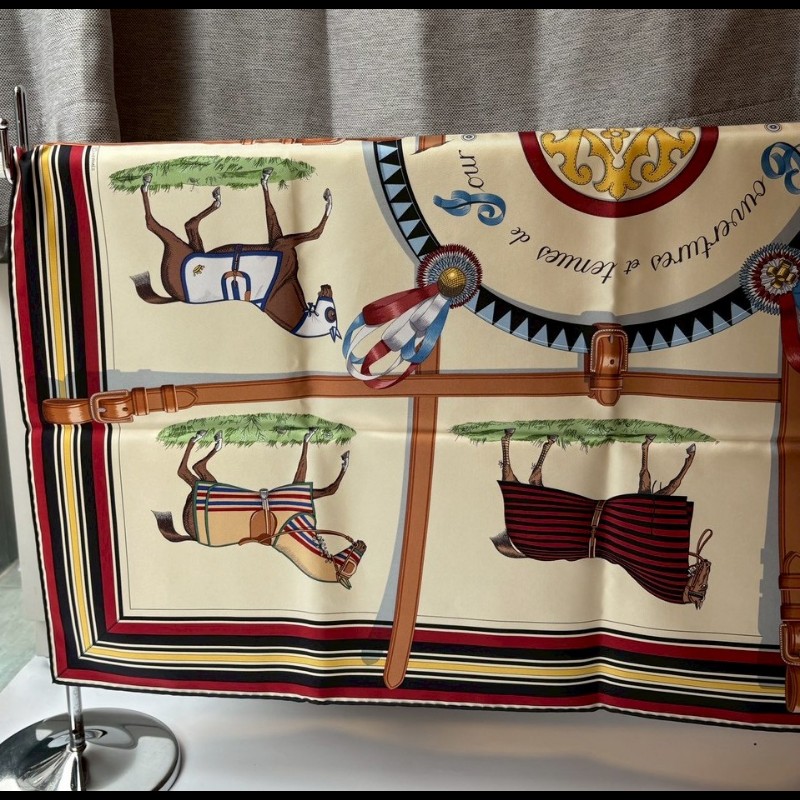 Hermes 米黃底百變戰馬圖絲巾 Couvertures et Tenues de Jour-2