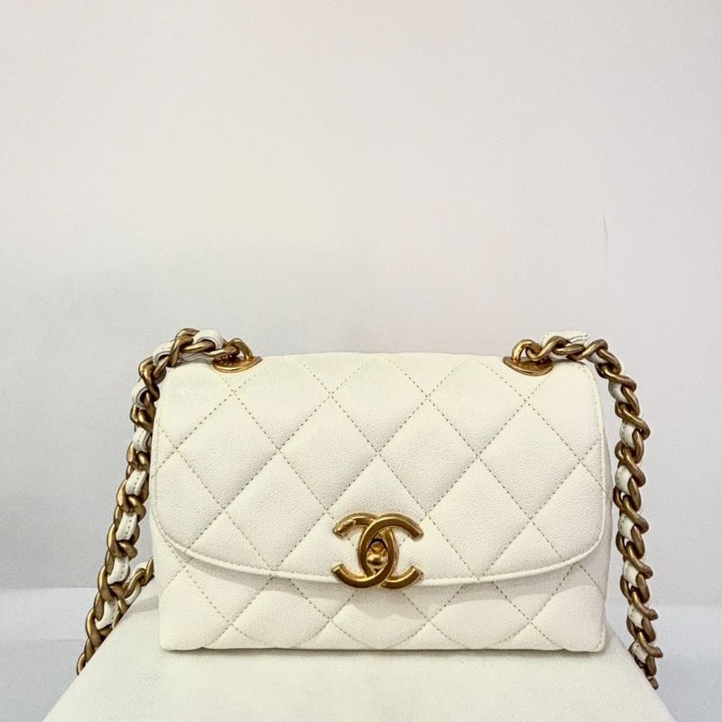CHANEL白荔枝仿舊金釦口蓋斜背包20cm-0
